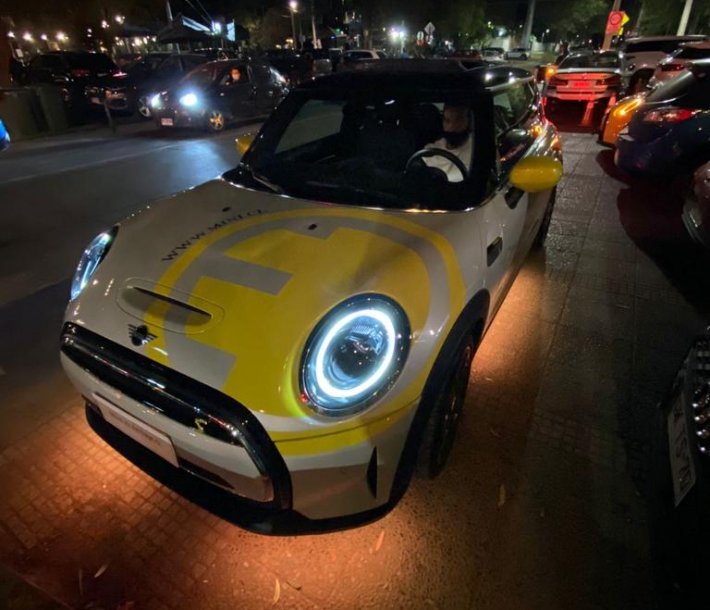 CARAVANA DE MINI ELÉCTRICO RECORRE SANTIAGO.