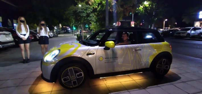 CARAVANA DE MINI ELÉCTRICO RECORRE SANTIAGO.