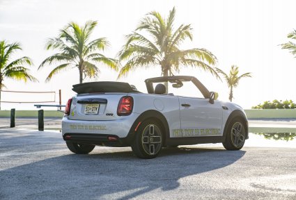 MINI PRESENTA SU AUTO ELÉCTRICO DESCAPOTABLE