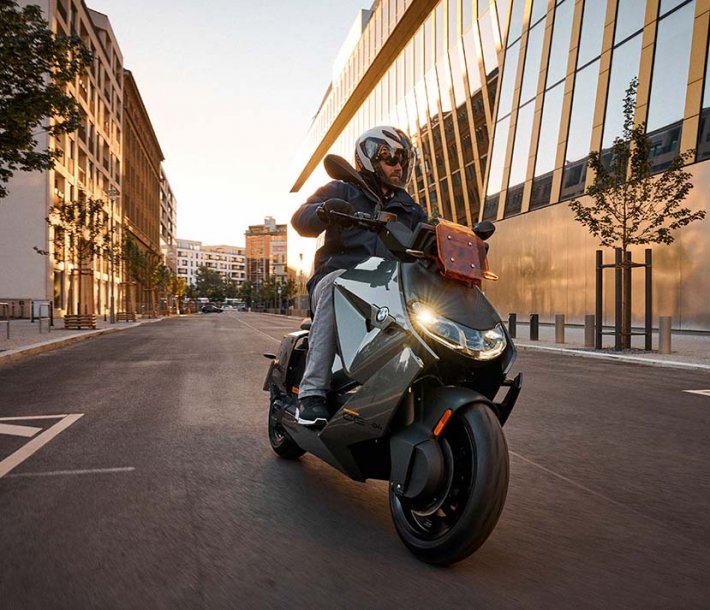 LA BMW CE 04 Motorrad