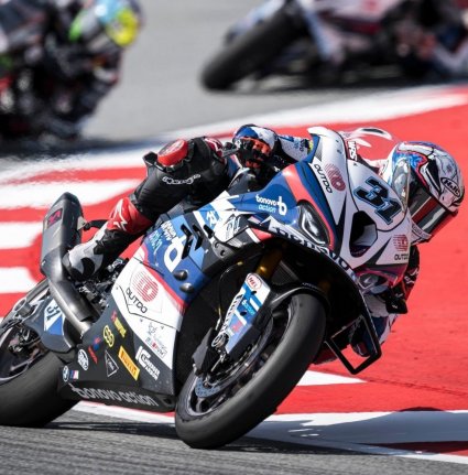 Otra victoria y podio para Toprak Razgatlioglu y la BMW M 1000 RR en WorldSBK en Barcelona.