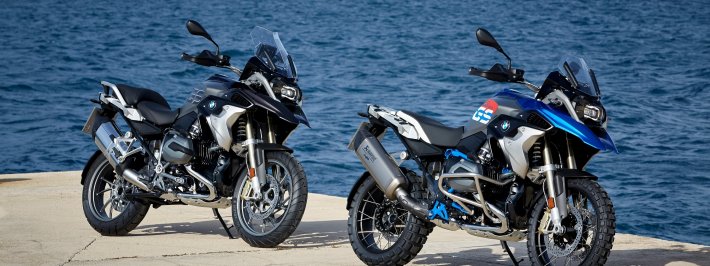 <p>Moteros BMW reunidos en sus motocicletas.</p>