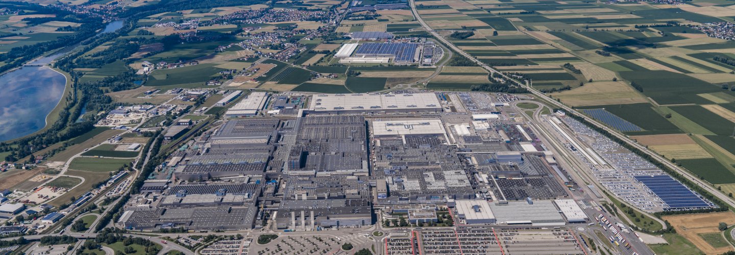 BMW GROUP PLANTA DINGOLFING CELEBRA 50 AÑOS DE PRODUCCIÓN DE AUTOMÓVILES.